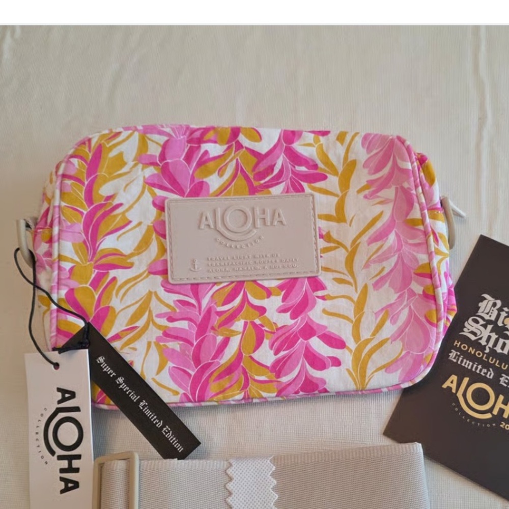 ALOHA Collection Lei Stand Le Tour Nylon Crossbody Bag Taffy Big Show Exclusive